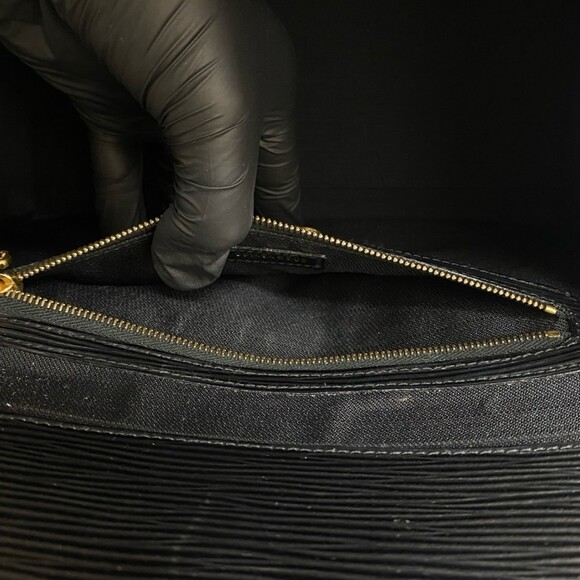 FENDI Black Leather Shoulder Bag - Picture 10 of 10